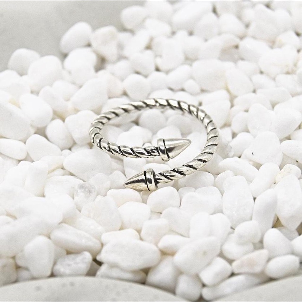 Simple Spike Ring - Picture 5 of 5